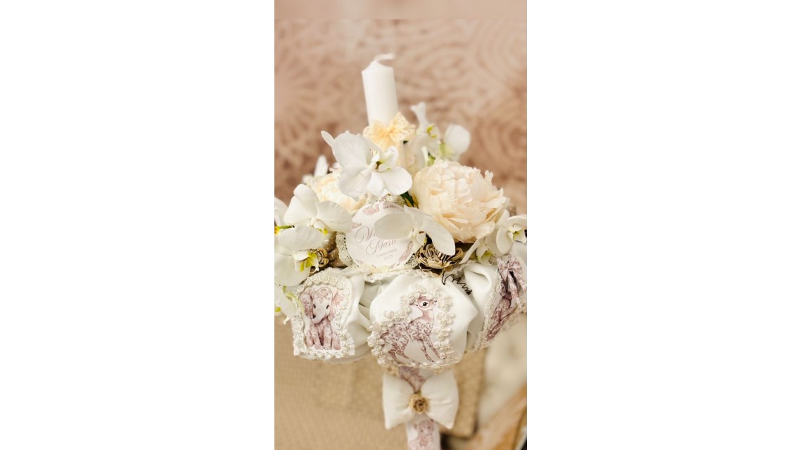 Lumânare botez fete Nude Safari Baby Dior Girl alb cu flori naturale bujori orhidee și accente nude 6